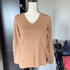 NWOT Women’s Size M Brown V Neck Lightweight Sweater